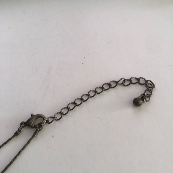 Elegant Silver Flower Necklace - Picture 4 of 7